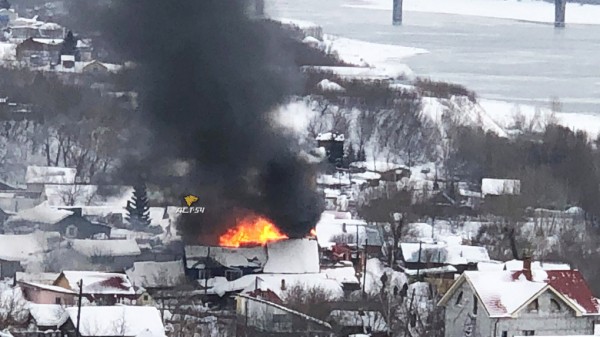 «Дом полностью обрушился»: спасатели выехали на ликвидацию пожара в частный сектор Новосибирска