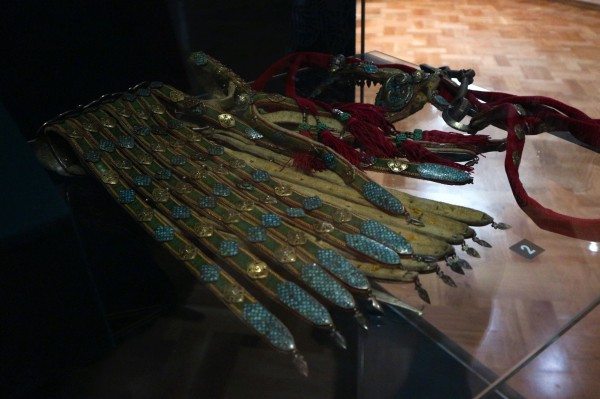 Запрещенные сабли и высушенные тыквы: что можно найти на выставке оружия в Омске 