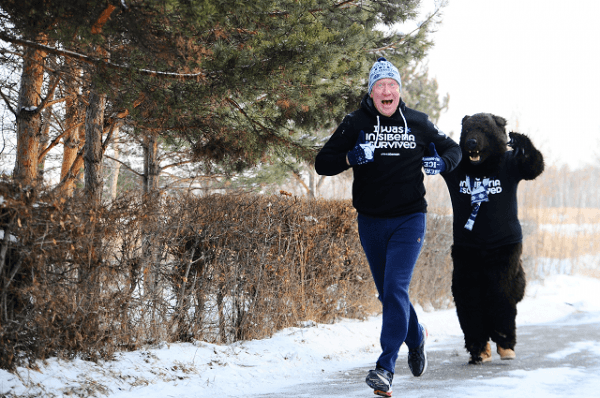 В Омске показали медаль и атрибутику Рождественского полумарафона В Омске показали медаль и атрибутику Рождественского полумарафона