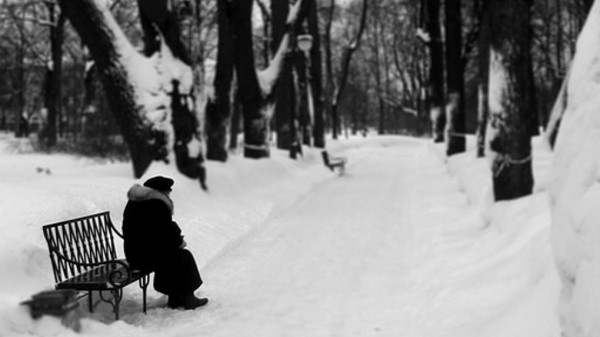 Омичи пытаются спасти бабушку, которая бродит по городу в поисках своих детей