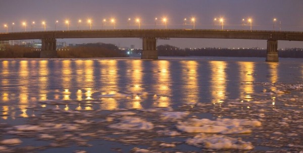 Омич из-за селфи упал с Ленинградского моста