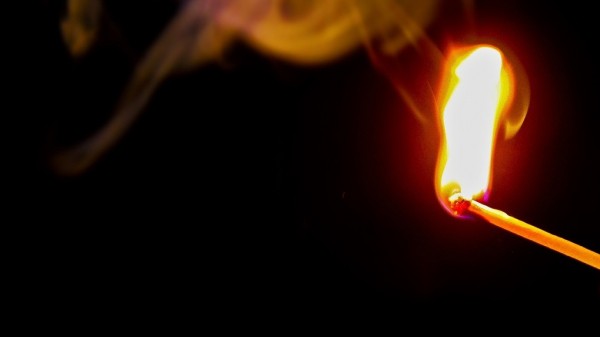 Омичка уверена, что застройщик поджег её дом, чтобы ускорить расселение