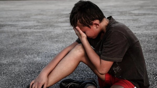 «Слышала? Он готов жрать вонючее мясо». Суд обнародовал новое видео издевательства над маленьким омичом