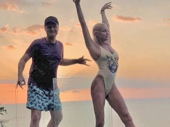 Волочкова случайно показала фото бойфренда в шортах