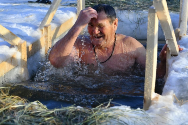 В Крещение тысячи омичей окунулись в купели