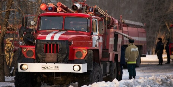 Загоревшийся в Старом Кировске дом тушили 40 спасателей Загоревшийся в Старом Кировске дом тушили 40 спасателей