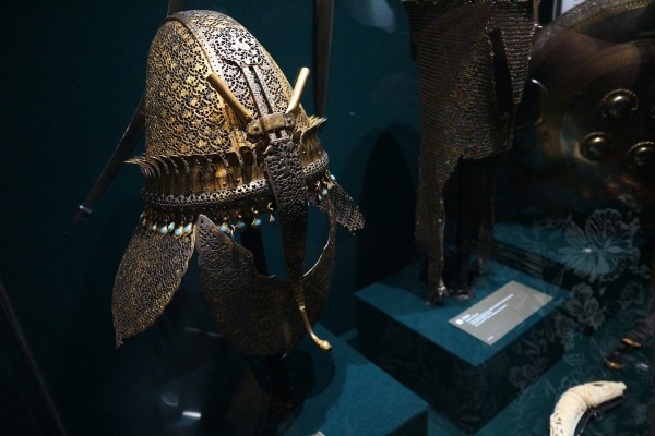 Запрещенные сабли и высушенные тыквы: что можно найти на выставке оружия в Омске 