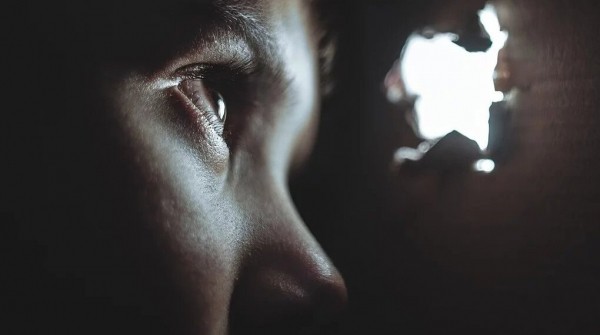 «Слышала? Он готов жрать вонючее мясо». Суд обнародовал новое видео издевательства над маленьким омичом