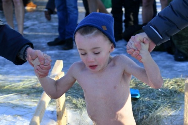 В Крещение тысячи омичей окунулись в купели