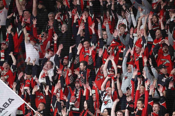 Хоккеисты "Авангарда" разгромили "Магнитку"и обеспечили себе место в плей-офф