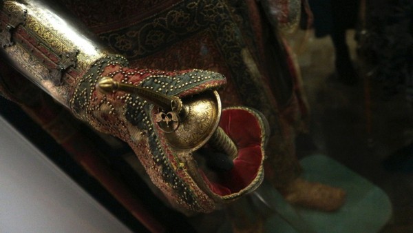 Запрещенные сабли и высушенные тыквы: что можно найти на выставке оружия в Омске 