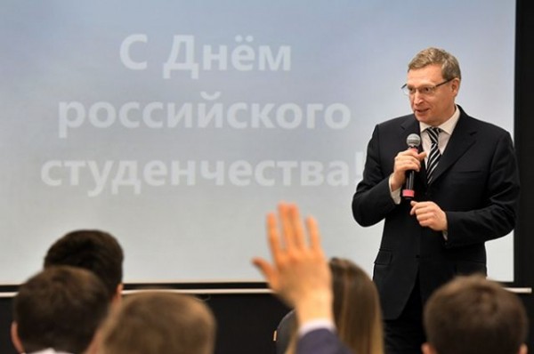 Омский губернатор рассказал студентам анекдот Омский губернатор рассказал студентам анекдот