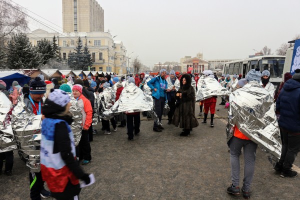 Моцарт и обнаженный Дед Мороз: самые яркие бегуны Рождественского полумарафона 