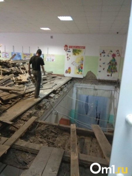 Родители омских школьников боятся обрушения потолка в гимназии из-за дешевого ремонта Родители омских школьников боятся обрушения потолка в гимназии из-за дешевого ремонта