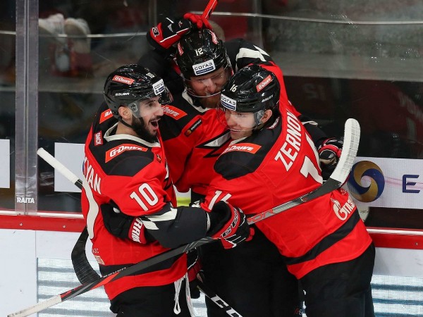 Ассистентский хет-трик Кирилла Семенова принес "Авангарду" победу над ХК "Сочи" Ассистентский хет-трик Кирилла Семенова принес "Авангарду" победу над ХК "Сочи"