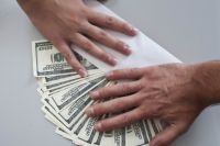 В Омской области глава района должен был получить срок, но заплатит штраф