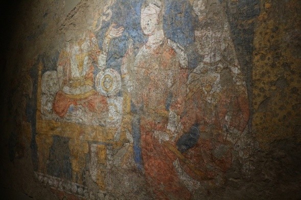 Запрещенные сабли и высушенные тыквы: что можно найти на выставке оружия в Омске 