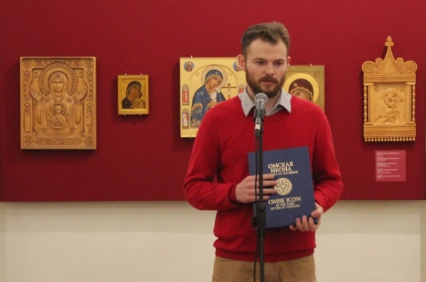 Прикосновенный образ. Омские мастера Минины создают резные иконы