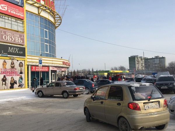 В Омске 300 человек эвакуировали из торгового комплекса В Омске 300 человек эвакуировали из торгового комплекса