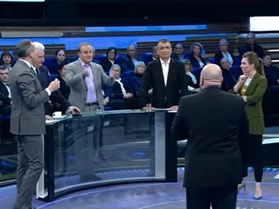 Экс-депутат Рады устроил скандал в телеэфире из-за предложения "сжечь Москву" Экс-депутат Рады устроил скандал в телеэфире из-за предложения "сжечь Москву"