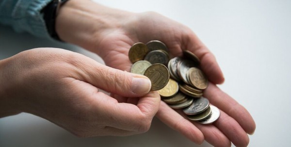 Дистанционные мошенники опустошили счета омичей