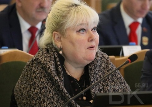 Не подходи ко мне — я обиделась: депутат и режиссер Студеникина соединила власть и эстраду