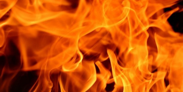 Два омских полицейских вытащили из огня семью и пенсионерку