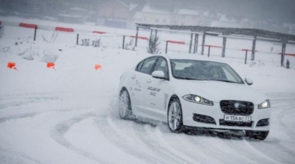 «БЕЗ ТОРМОЗОВ-13»: Как вывести машину из заноса и куда звонить, если помощь на дороге все же понадобилась?