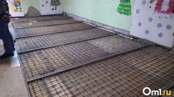 Родители омских школьников боятся обрушения потолка в гимназии из-за дешевого ремонта Родители омских школьников боятся обрушения потолка в гимназии из-за дешевого ремонта