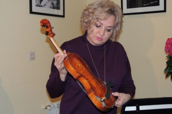 Музыканты Омской филармонии будут играть на скрипке, которой 119 лет