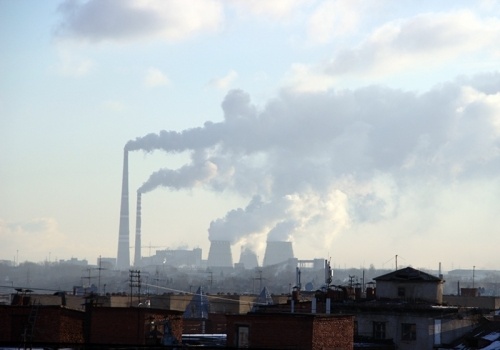 В сильном химическом запахе снова винят «Омский каучук»