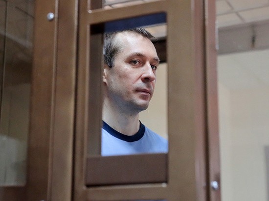 «Полковник-миллиардер» Захарченко прокомментировал драку в колонии и секретную записку «Полковник-миллиардер» Захарченко прокомментировал драку в колонии и секретную записку