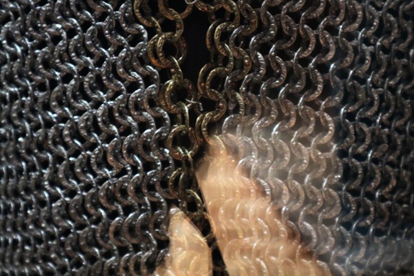 Запрещенные сабли и высушенные тыквы: что можно найти на выставке оружия в Омске 