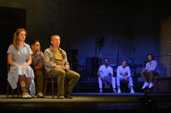 Одиночество как экзистенция. На сцене омской драмы пьеса с двойным дном