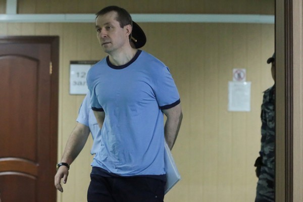 «Полковник-миллиардер» Захарченко прокомментировал драку в колонии и секретную записку «Полковник-миллиардер» Захарченко прокомментировал драку в колонии и секретную записку