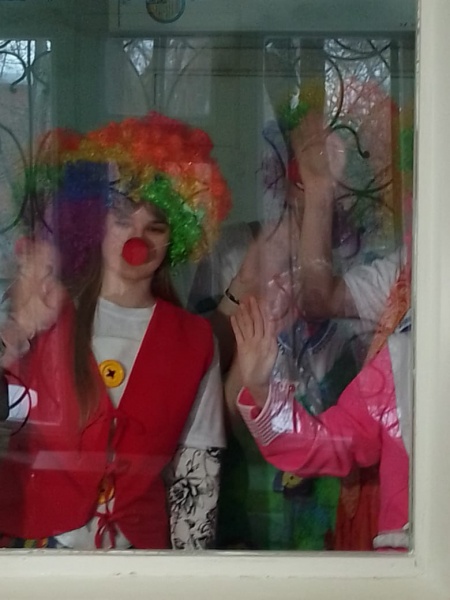 Люди с эффектом плацебо. Омские волонтёры учатся больничной клоунаде