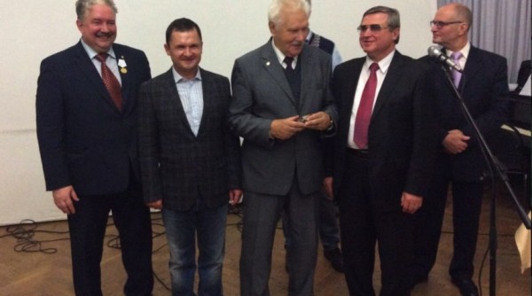 Соперников по омским выборам в ГД Бонковского и Смолина объединило землячество