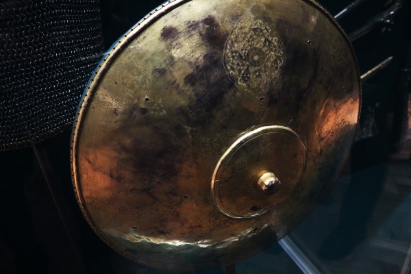 Запрещенные сабли и высушенные тыквы: что можно найти на выставке оружия в Омске 