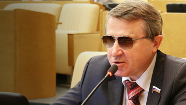 Омич Смолин изменит Конституцию России  Омич Смолин изменит Конституцию России