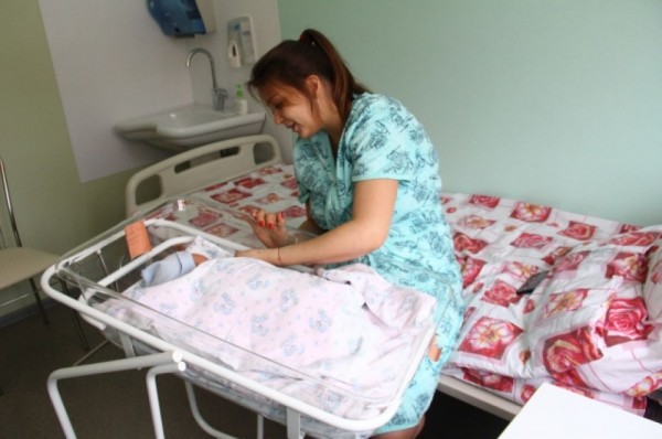 Первым в 2020 году в Омске родился мальчик