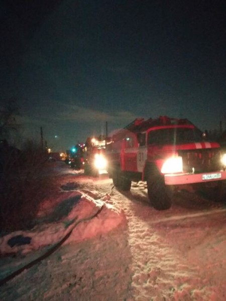 В Омске пожарные спасли из огня ребенка