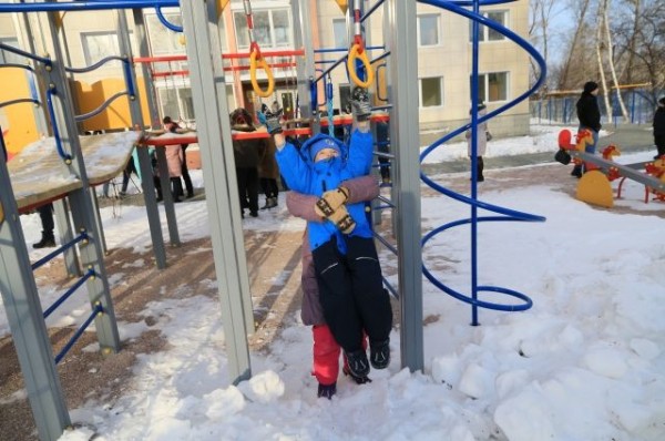 В Омске проверят на безопасность все детские площадки