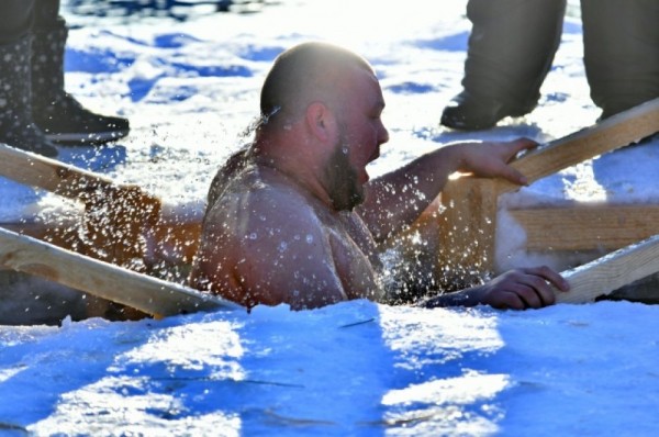 В Крещение тысячи омичей окунулись в купели