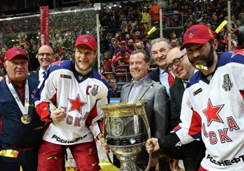 Правительство Медведева ушло в отставку Правительство Медведева ушло в отставку