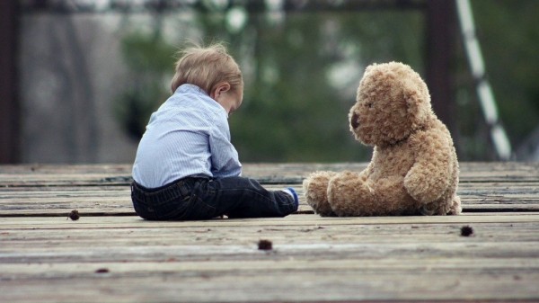 «Вернитесь домой, не будет хлопот с перевозкой тела». Омские врачи не стали оперировать малыша с опухолью