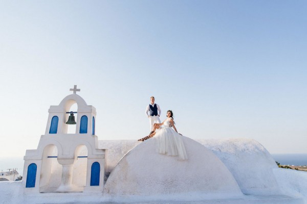 Игрок омского "Авангарда" рассказал о свадьбе с моделью на острове Санторини