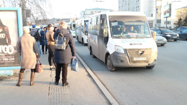 «Омские перевозчики» планируют повысить стоимость проезда в транспорте за безнал «Омские перевозчики» планируют повысить стоимость проезда в транспорте за безнал