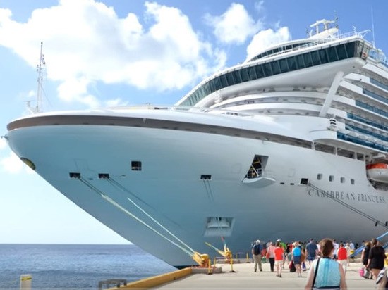 На втором круизном лайнере заболел 371 человек