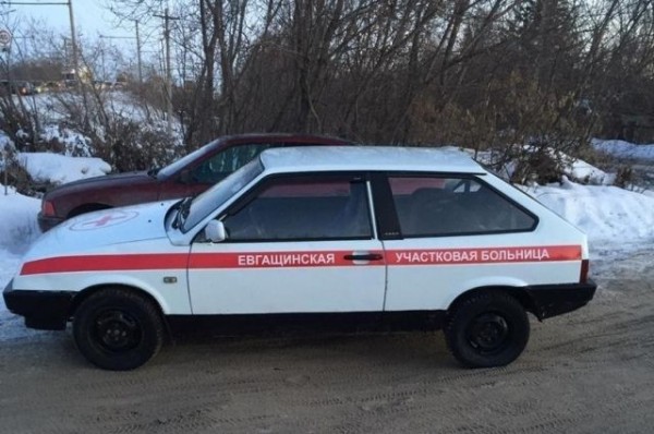 Участковой больнице в Омской области меценат подарил автомобиль