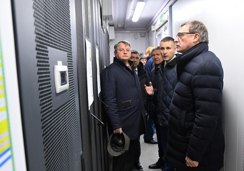 Бурков с Кондиным в узком коридоре пообщались с компьютером Бурков с Кондиным в узком коридоре пообщались с компьютером